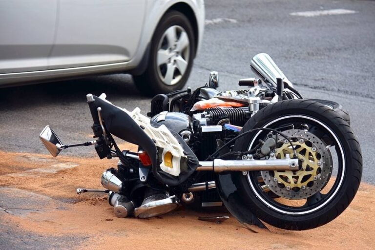 Left Turn Leads To Serious Car Accident In Niagara Falls By Hyde Park Boulevard and Cleveland Avenue