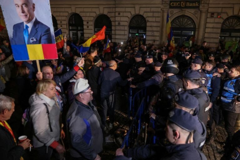 Candidatul de extremă dreapta din România, Georgescu, a fost exclus din alegerile prezidențiale din mai.