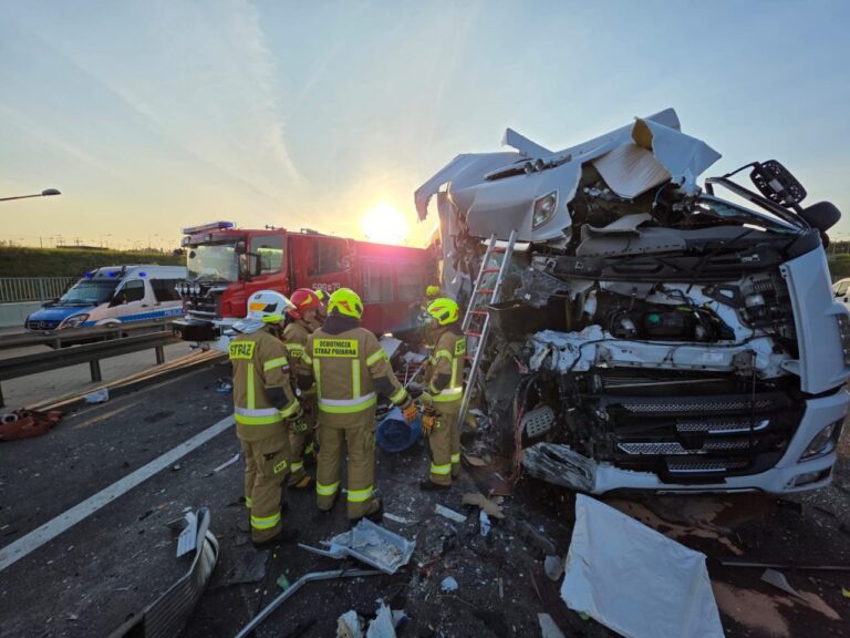 Poważny wypadek w pobliżu Kalenic: białoruski autobus dachował