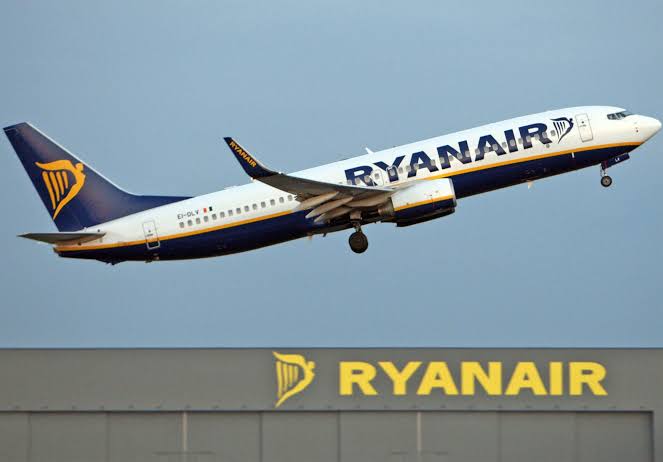 IAG and Ryanair tipped as best airlines to ride economic turbulence