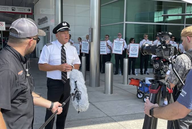 Southwest Airlines pilots approach potential strike with request to leave negotiation proceedings