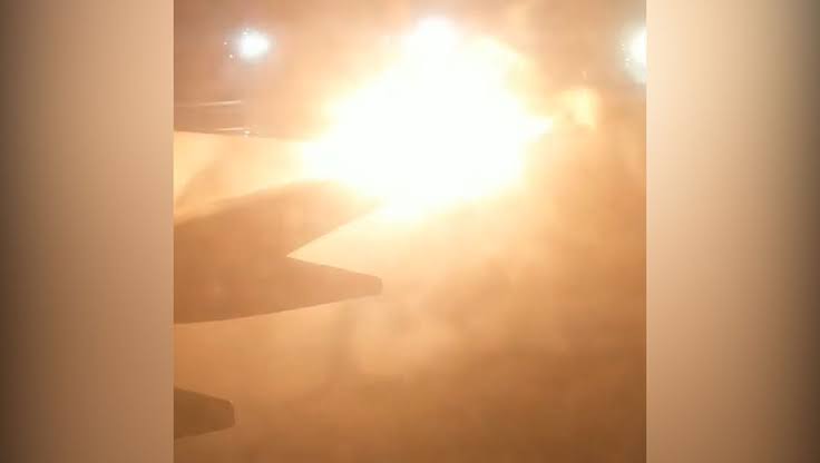 Sunwing Flight Bursts Into Flames and Splits in Two During Landing,No Survivors