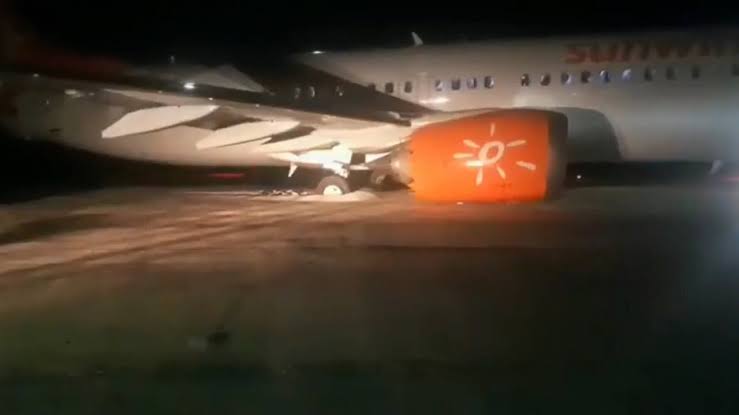 Sunwing Plane Crash Lands Without Landing Gear, 13 Confirmed Dead