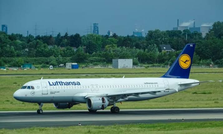 Lufthansa Flight from Frankfurt to Paris Suffers Engine Failure During Takeoff