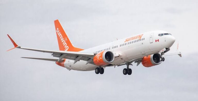 “Chaos in the Skies: Sunwig Airline Passenger Caught Opening Emergency Exit Mid-Flight”