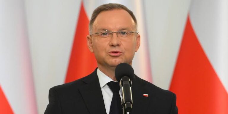 Prezydent Duda: postkomunistyczna hydra przemówiła w PKW