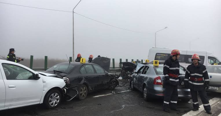 Ceață deasă provoacă un carambol mortal cu 29 de vehicule pe Autostrada A2 din România: 3 morți și 57 de răniți