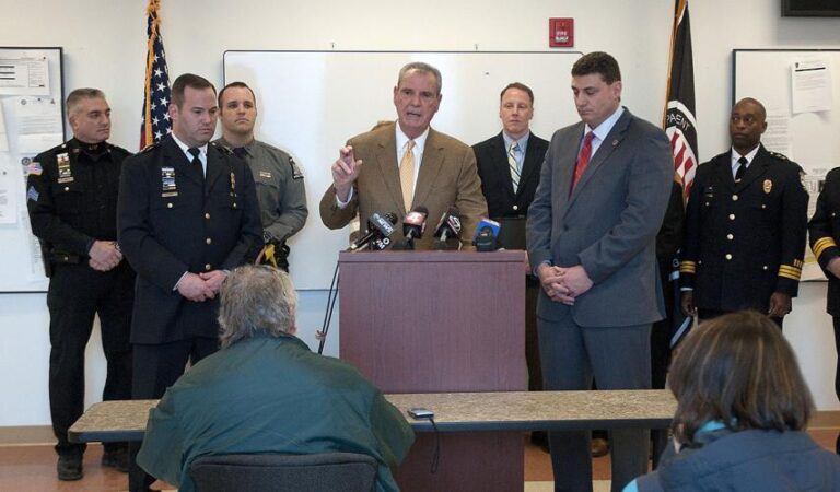“Bomb Threat Shakes Niagara Falls High School: Authorities Investigate Disturbing Note Left on Campus”