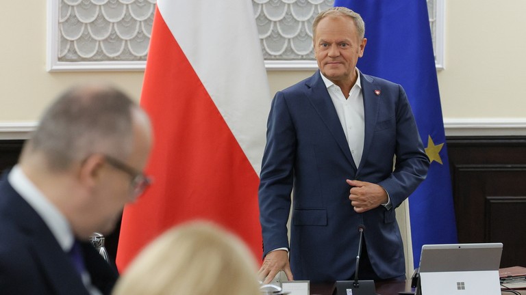 Kulisy narady Donalda Tuska z klubem KO. “Wstęp do ciężkiej rozgrywki