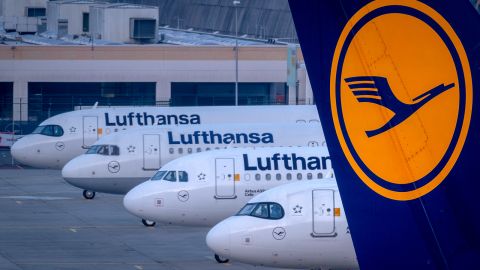 Lufthansa flight flew without a pilot for 10 minutes after copilot fainted, report finds