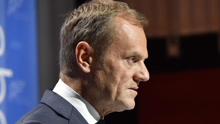 Donald Tusk sygnalizuje powrót do polskiej polityki atakiem na Twitterze