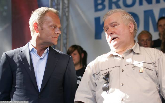 Donald Tusk rzuca pięć słów w stronę Lecha Wałęsy… „Stary głupiec”