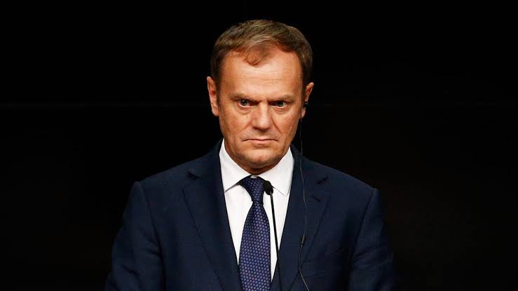 Podziwiamy tego Tuska. My się poddajemy, a on nie. Mógłby mieć to w doooopie!! Ciągle wszyscy wieszają na nim psy, a facet ma jaja, żeby walczyć o to w co wierzy. Niech będzie przykładem dla nas wszystkich……..Read more