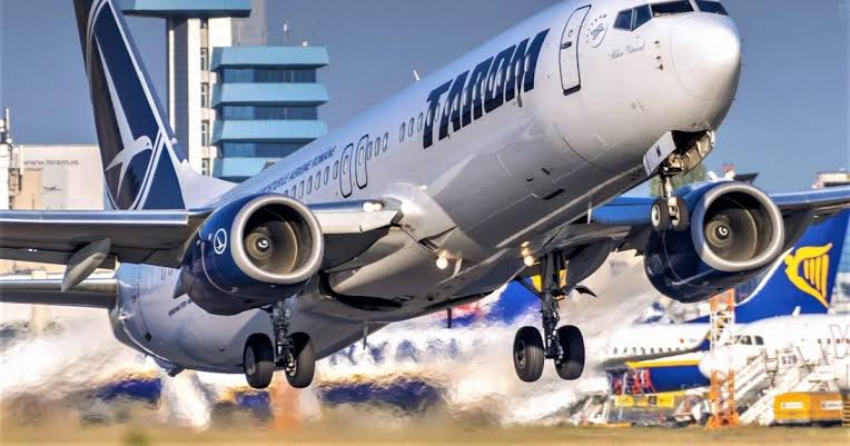 Tragedie în aer: Zbor TAROM efectuează o aterizare de urgență după ce un pasager a murit în timpul zborului