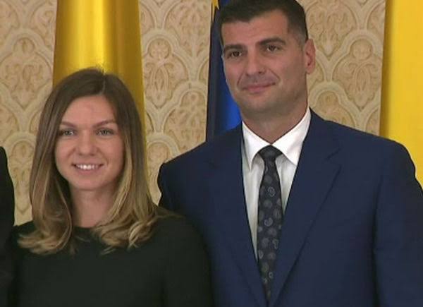 Toni Iuruc a numit-o pe Simona Halep o vânătoare de avere.