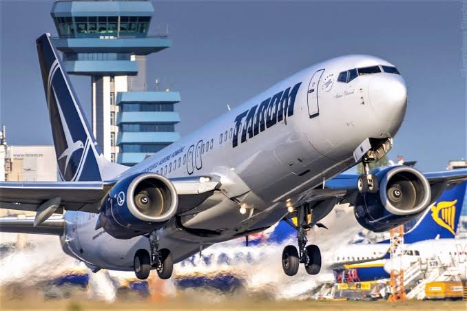Zbor TAROM cu peste 150 de pasageri ia foc în aer, protocoalele de urgență au fost activate.