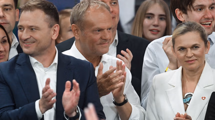 Zauważył pan, że Donald nie wystąpił na wieczorze wyborczym? Stanął w cieniu. Chyba czuł, co się święci – mówi Onetowi z przekąsem jeden z polityków Koalicji Obywatelskiej, z którym rozmawiamy w środku nocy, tuż po ogłoszeniu sondażu late poll, który pokazał, że to Karol Nawrocki najprawdopodobniej wygra wybory prezydenckie.