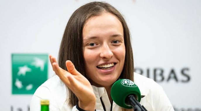 Iga Świątek pokonała we wtorek byłą numer jeden na świecie, Victorię Azarenkę, awansując do ćwierćfinału Bad Homburg Open. Iga Świątek nadal mówi Azarence, że jeśli nadal będzie miała milion