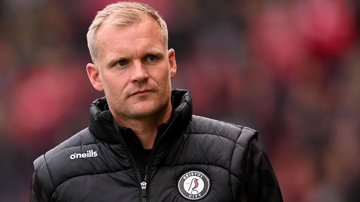Liam Manning Shocks Football World by Announcing Retirement as Norwich City Head Coach