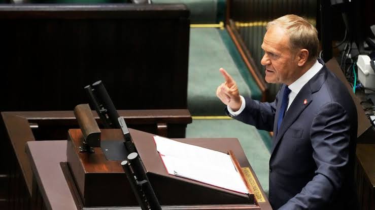 Donald Tusk rezygnuje ze stanowiska w związku z ostatnimi niepokojami w Polsce