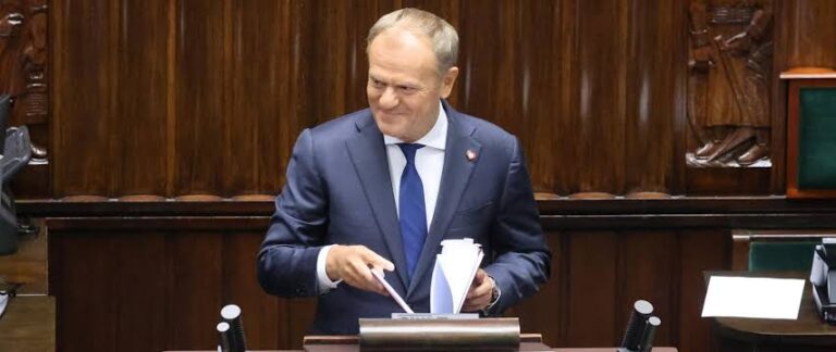 „Prezydent Polski rzekomo podważa program reform premiera Tuska w obliczu narastającego sporu politycznego”