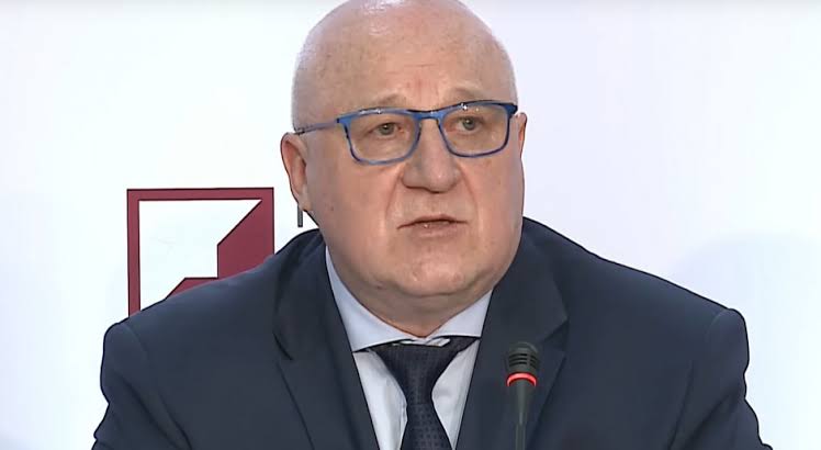 „Polityczne Armagedon! Nagrane Taśmy Allegedly Ujawniają Sylwestra Marciniaka Błagającego o Litość po Druzgocącym Wyroku Sądu Najwyższego!”