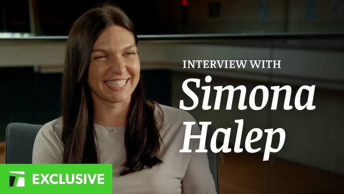 Simona Halep – „În culisele lumii tenisului: secrete nespuse și conspirații întunecate dezvăluite” – o mărturisire care răsună dincolo de terenul de joc, o declarație ce nu se limitează doar la mingile trimise peste fileu și la aplauzele tribunelor, ci pătrunde într-un univers ascuns, greu de înțeles pentru ochiul obișnuit al fanilor; o realitate învăluită în tăcere, unde adevărul pare să se contopească cu misterul și unde fiecare pas, fiecare cuvânt și fiecare decizie ascunde o poveste mult mai profundă decât ceea ce se vede pe ecran; un titlu care nu vorbește doar despre sport, ci despre labirintul nevăzut din spatele reflectoarelor, acolo unde sacrificiul, presiunea și jocurile de culise creează un univers paralel al tenisului, un univers greu de intuit, dar ușor de simțit în emoția cuvintelor sale, o frază care devine mai mult decât o simplă propoziție – o confesiune despre taine, umbre și adevăruri neștiute, lăsând deschisă o ușă spre o lume în care conspirațiile nu sunt doar teorii, ci ecouri ale unei realități prea dureroase pentru a fi ignorate.