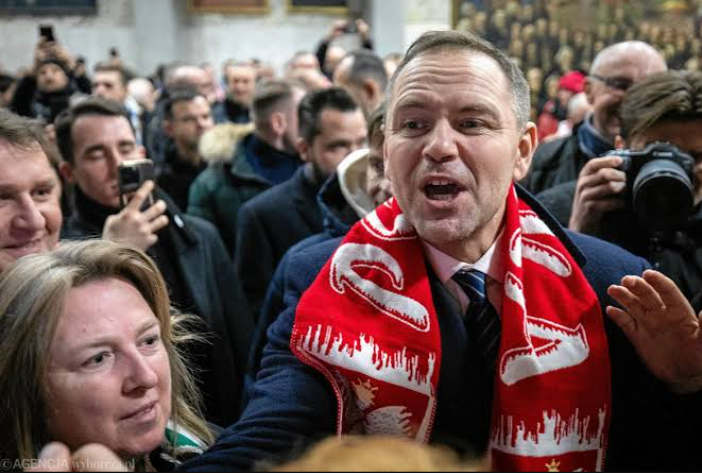 Oto, co Karol Nawrocki zrobił na meczu Lechii. Kamery uchwyciły wszystko.