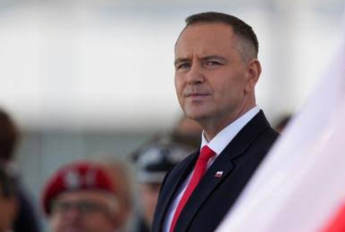 💬Prezydent Karol Nawrocki:  Świadczenie 800+ powinno przysługiwać tylko tym Ukraińcom, którzy pracują w Polsce.