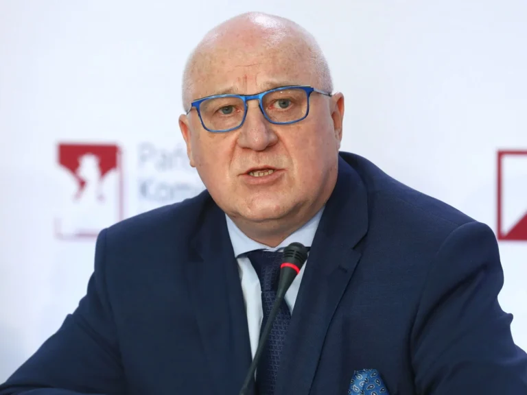 „Sąd Najwyższy rzekomo zawiesi i nakaże aresztowanie Sylwestra Marciniaka, jeśli w ciągu 3 dni nie przedstawi prawdziwych wyników wyborów prezydenckich”