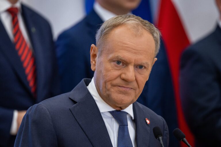 Wycieki medialne wstrząsają Tuskiem: Kariera zagrożona w wyniku sensacyjnego ujawnienia