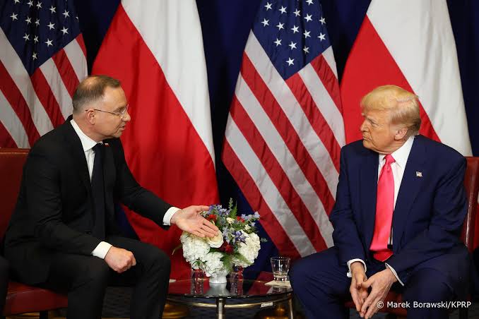 „Przywódcy Polski rzekomo spierają się o Donalda Trumpa i ukraińskich uchodźców”