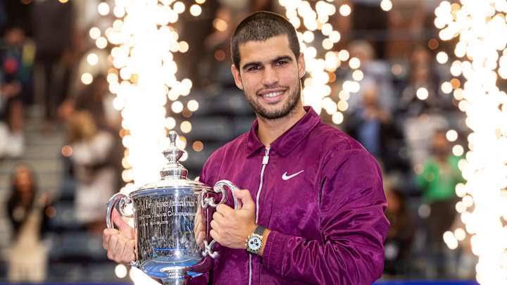 Carlos Alcaraz sorprende a sus fanáticos con una revelación emotiva: la estrella del tenis se declara gay