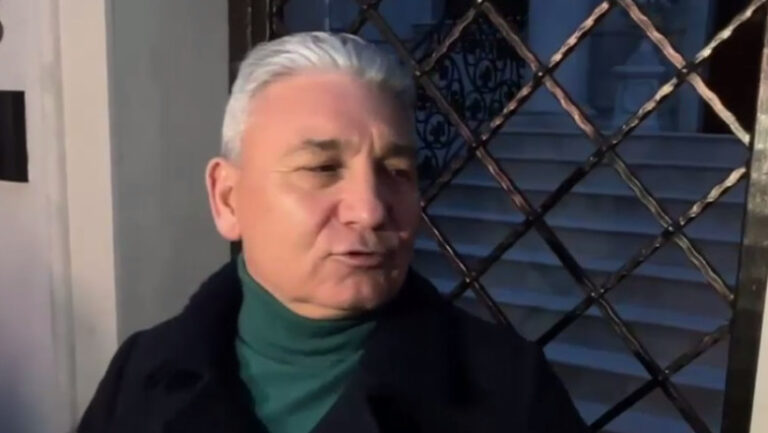 Dezvăluire Șocantă: Stere Halep Recunoaște că Este Tatăl unui Copil Vedetă Ținut Secret față de Propria Familie