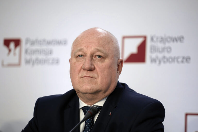 „Marciniak rzekomo przyznaje się do fałszowania wyborów na ujawnionym nagraniu, przeprasza Polaków w emocjonalnym załamaniu”