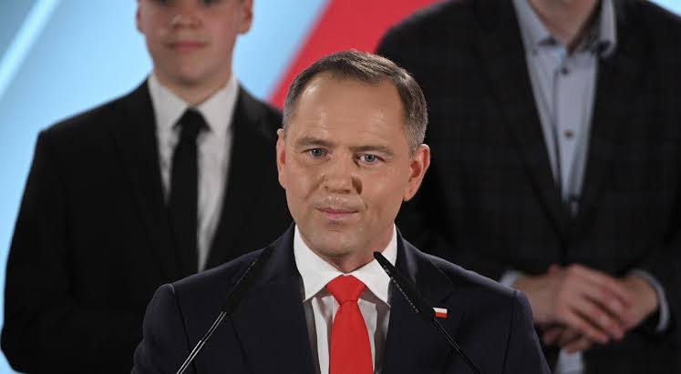 „Nasilają się kontrole, gdy wychodzi na jaw ukryta przeszłość Karola Nawrockiego”