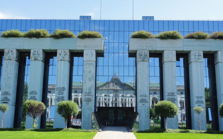 Sąd Najwyższy unieważnia wyniki wyborów prezydenckich kilka miesięcy po inauguracji