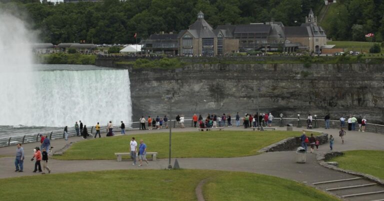 SIU trying to identify man who jumped into Horseshoe Falls