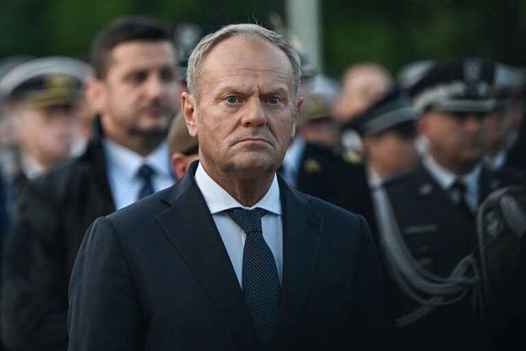 Donald Tusk składa nagrania z monitoringu do Sądu Najwyższego w związku z rzekomym skandalem gejowskim Marciniaka