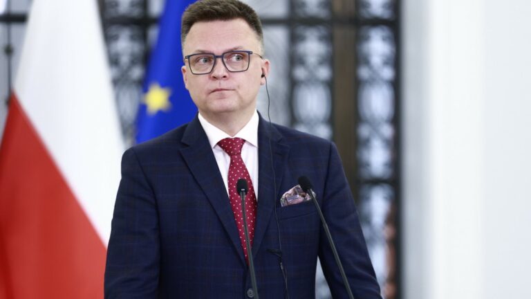 Wstrząsy w Warszawie: Marszałek Sejmu Szymon Hołownia ujawnia, że działał pod groźbą