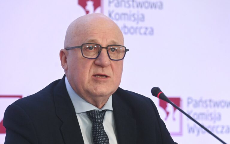 Pilne: Sylwester Marciniak składa list rezygnacyjny po wybuchowym śledztwie Sądu Najwyższego w sprawie skandalu wyborczego i nadużycia funduszy.