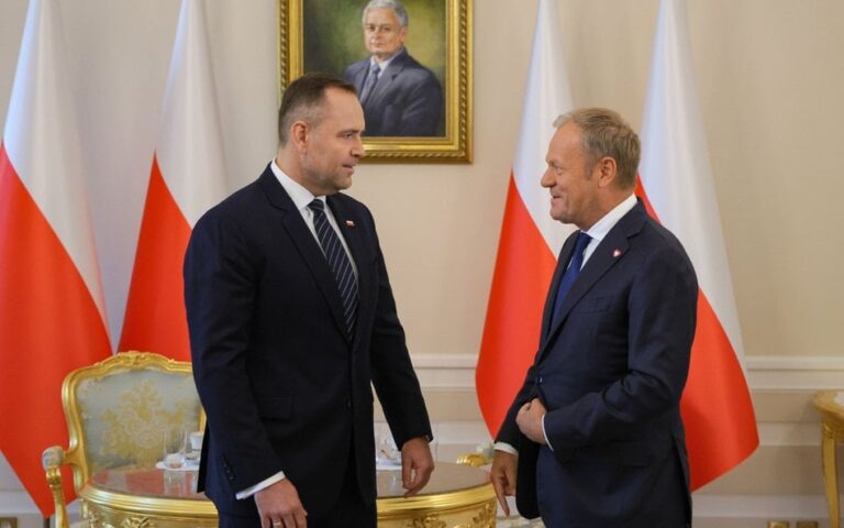 Donald Tusk przedstawia dowody, twierdząc, że Karol Nawrocki nielegalnie zdobył prezydenturę