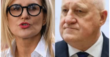 Chaos wybucha w Polsce, gdy prokurator Ewa Wrzosek rzekomo potajemnie przekazuje Sądowi Najwyższemu trzy wyraźne nagrania ukazujące, jak Sylwester Marciniak rzekomo manipuluje przy urnach prezydenckich o północy.