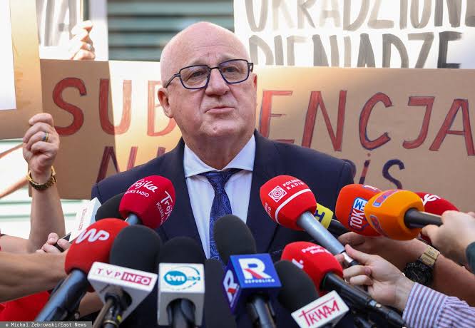 BOMBOWY HIT: Sąd Najwyższy KAŻE ZAMKNĄĆ Ziobrę i Marciniaka! MAJĄTEK ZABEZPIECZONY po DRUZGOCĄCYCH dowodach Ewy Wrzosek w aferze wyborczej i korupcyjnej!