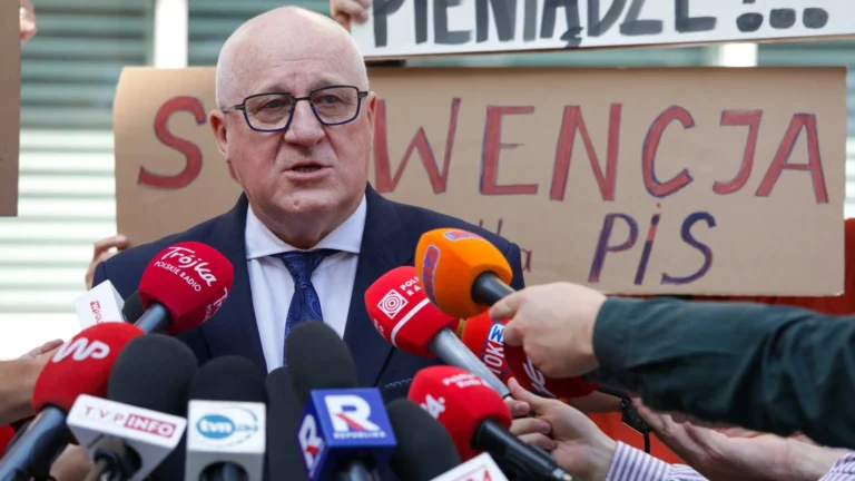 ### Rzekomo SZOKUJĄCE: Sąd Najwyższy nakazuje MASOWĄ konfiskatę majątku szefa komisji wyborczej Sylwestra Marciniaka – Grozi mu rzekomo 5 lat więzienia w związku ze skandalem oszustw!