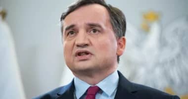 Sąd Najwyższy nakazuje zamrożenie krajowych i zagranicznych rachunków bankowych oraz aktywów Zbigniewa Ziobry po przedstawieniu dowodów niewłaściwego zarządzania środkami publicznymi przez Ewę Wrzosek.