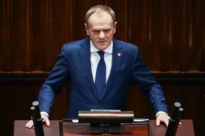 Polska w Turmoil: Donald Tusk Uwięziony w Własnej Przeszłości – Pojawiają się Wybuchowe Dowody!