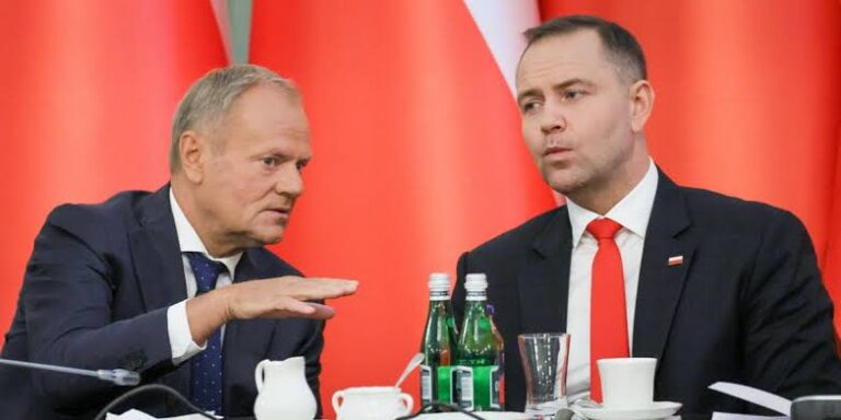 Polityczne trzęsienie ziemi w Polsce, gdy Tusk ujawnia domniemaną współpracę Nawrockiego i Marciniaka