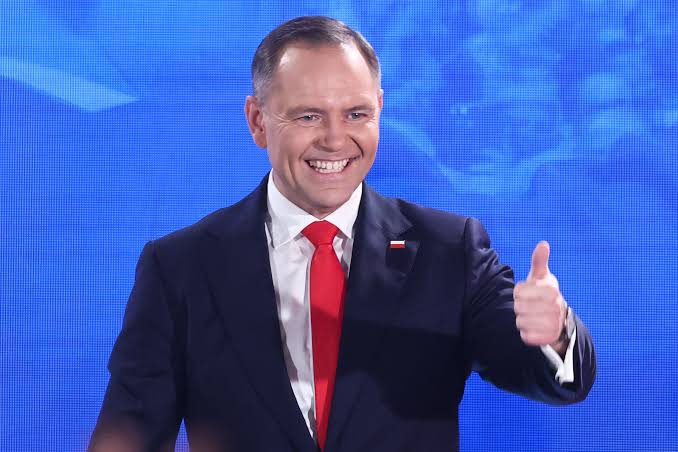 Polski dziennikarz zwolniony na żywo za nazwanie Karola Nawrockiego „Pahanem”