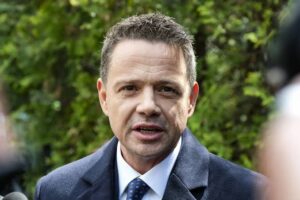 Napięcie w Polsce: Rafał Trzaskowski oświadcza, że jest gotów objąć swoje „należne stanowisko” po głosowaniu powszechnym